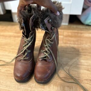Cognac/brown colored ankle boots with faux fur